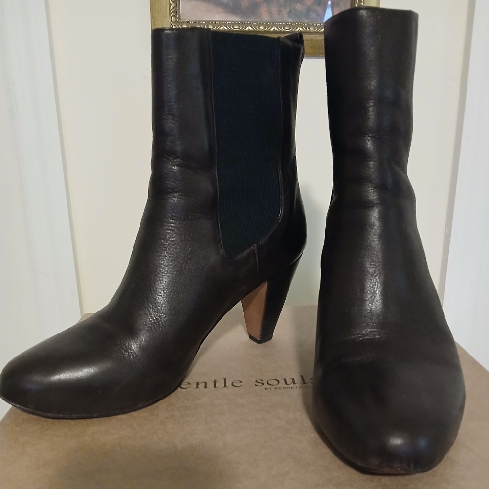 Gentle Souls by Kenneth Cole Brown Leather Boots